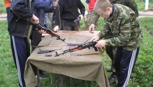 У «ДНР» загнали на стрільби 14-річних підлітків