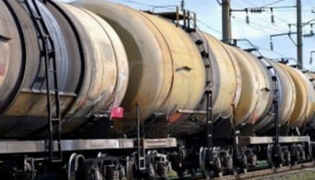 Укрзалізниця вивезла 23 вагони-цистерни пального з нафтобази у Василькові