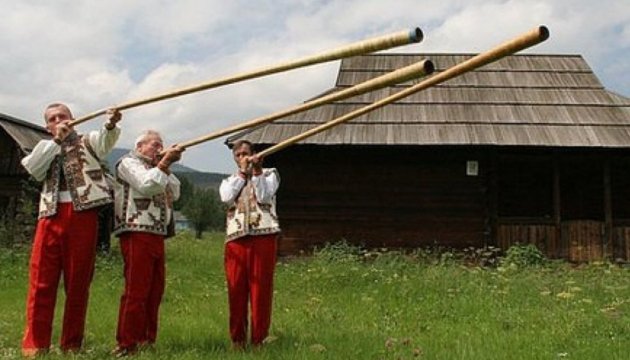 Волонтери з Донеччини вирушають до Карпат, щоб привезти трембіти на фронт