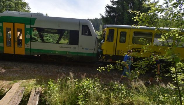 У Чехії зіткнулися потяги, є постраждалі