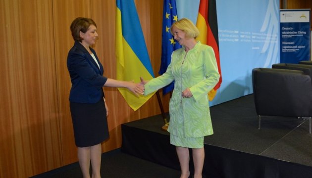 До Німеччини приїхали 33 науковці з України на чолі з міністром