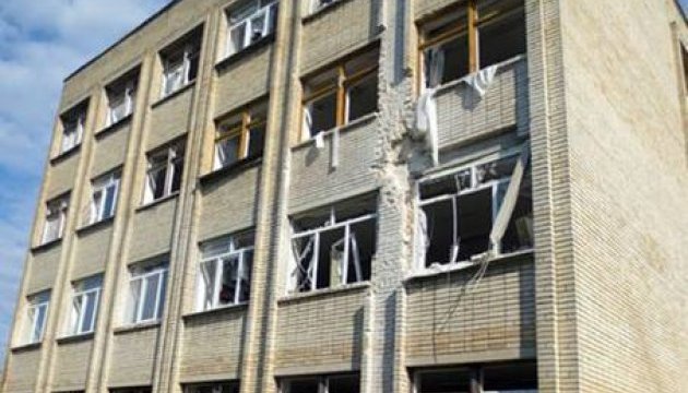 Бойовики обстріляли школу в Красногорівці
