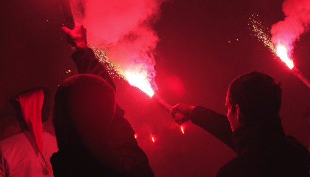 Men threw flares at Russian government representative office in Kyiv