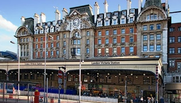 У Лондоні пожежа біля вокзалу заблокувала потяги