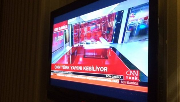 Військові перервали живу трансляцію CNN Turk