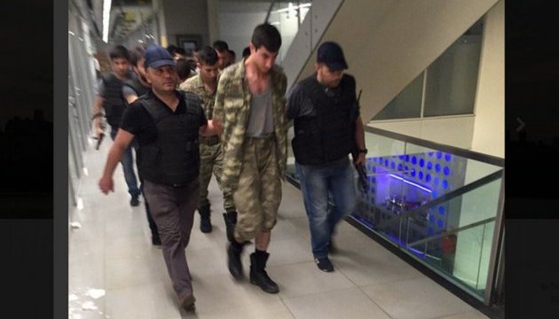 У Туреччині за причетність до путчу заарештували ще 21 пілота
