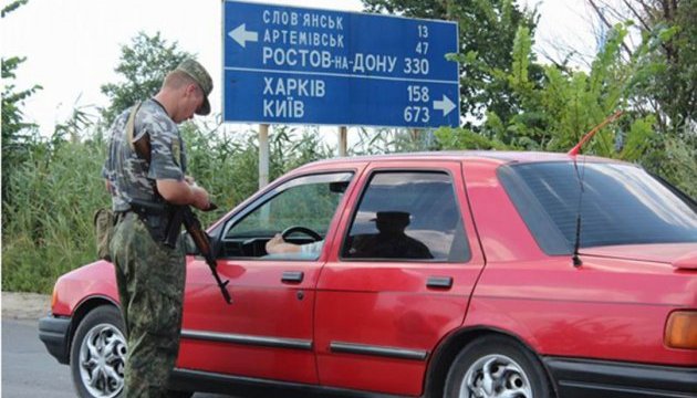 На блокпостах Донбасу через спеку стало більше поліції