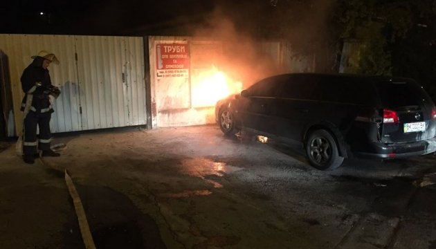 Директорові телеканалу спалили авто