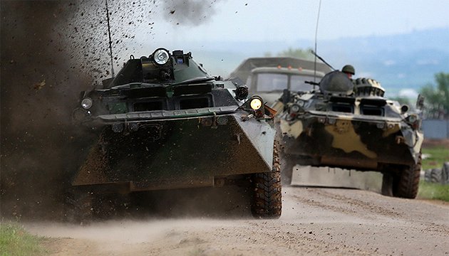 Ostukraine: Feind greift Stellungen der Marineinfanterie nahe Wodjane mit Kampfpanzern und Mörsern an