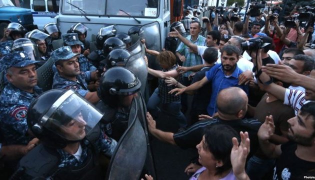 У Єревані знову сталися сутички між поліцією та активістами
