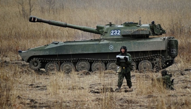 Les combattants pro-russes déploient des véhicules de combat blindés dans le secteur de Lougansk 