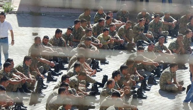 Турецький суд відпустив понад 700 військових, затриманих після путчу