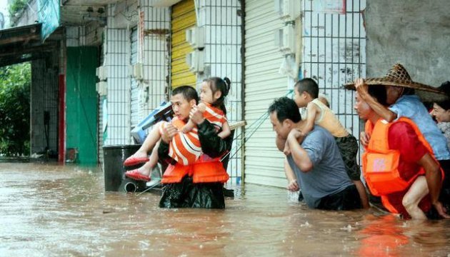 Через зливи на півночі Китаю загинули 26 людей 