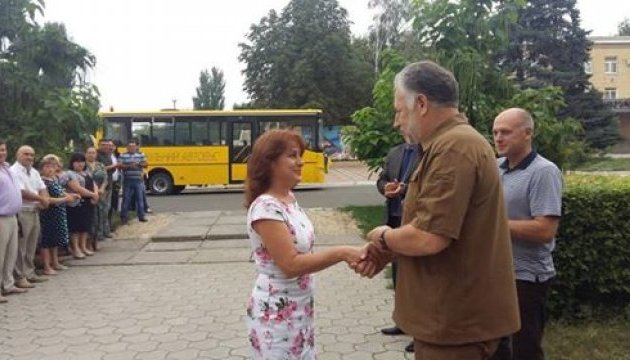 Одна з майбутніх опорних шкіл на Донеччині вже отримала автобус для школярів