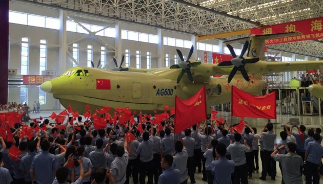 China presenta el avión anfibio más gran del mundo 