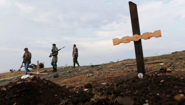 Ein Soldat stirbt im Donbass