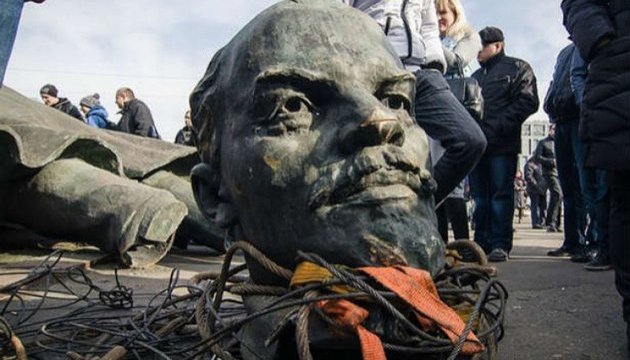 За роки декомунізації в Україні демонтували більш як 1300 пам’ятників Леніну