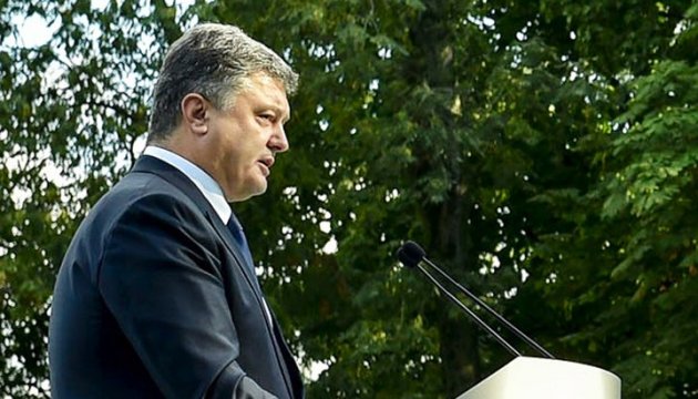 President Poroshenko calls on people to pray for troops who defend Ukraine