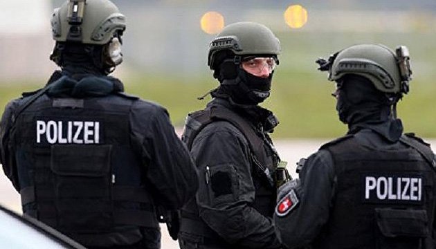 Обшуки та арешти у Німеччині: поліція заарештувала алжирського біженця