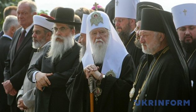 Патріарх Філарет звернувся до УПЦ із закликом сприяти звільненню полонених та заручників
