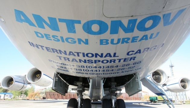 La empresa Antonov ayudará a Cuba a reanudar los vuelos de las aeronaves  ucranianas An-158 