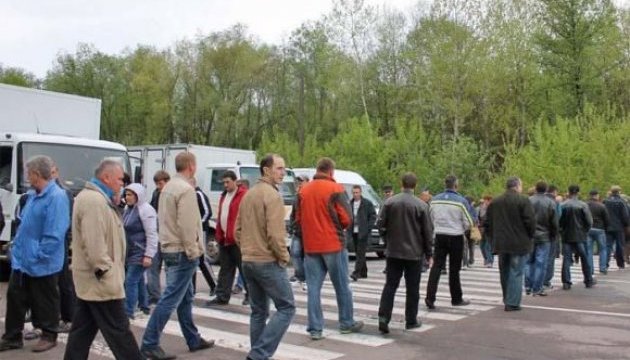 Протест шахтарів: автівки на львівській трасі пустили в об'їзд