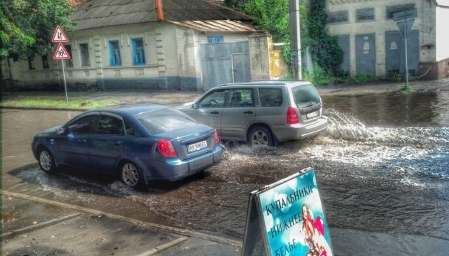 Харківщину накрила злива з градом