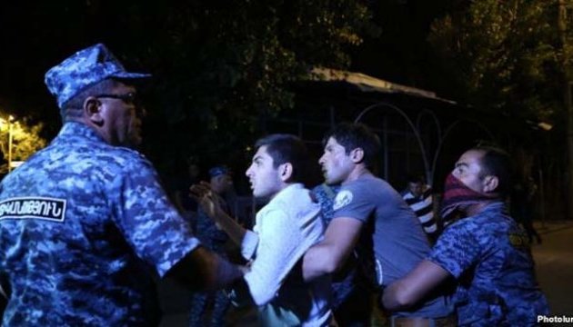 Під час заворушень у Єревані затримані 165 осіб