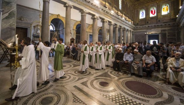 Мусульмани і католики Франції разом вшанують пам'ять убитого священика