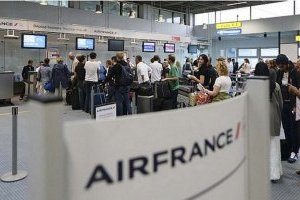 Авіакомпанії перенаправляють і скасовують рейси на Близькому Сході після атаки Ірану на військову базу США