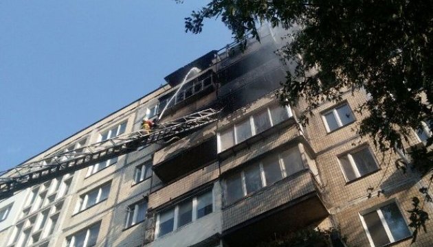 У Києві горіла багатоповерхівка: з вогню витягли 5 людей, з яких двоє - діти