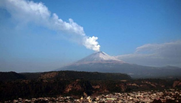 Біля столиці Мексики прокинувся вулкан Попокатепетль