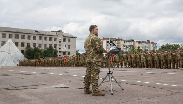 Десантники входять до командування УкрПолЛитБригу - Порошенко