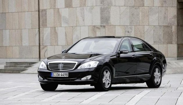 Невідомі благодійники дають Нафтогазу броньований Mercedes безкоштовно