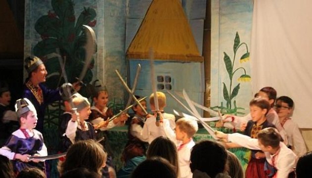 Табір для дітей у Франції завершився виставою про заснування Києва