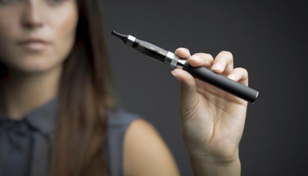 Електронні сигарети в боротьбі з курінням: медики рекомендують
