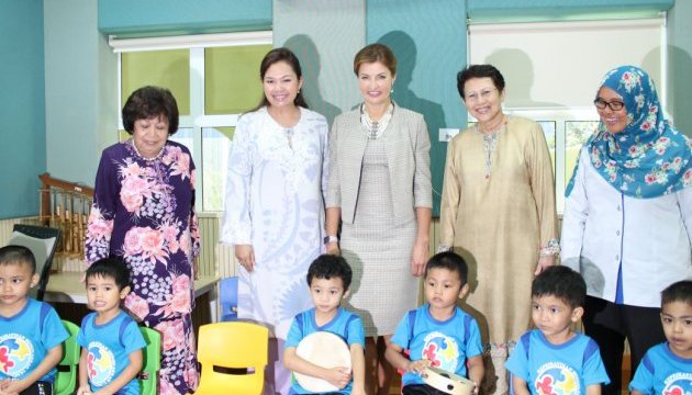 Марина Порошенко відвідала центр для дітей з аутизмом у Малайзії