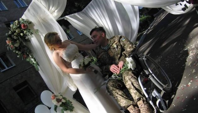 Кохання на війні: у львівському шпиталі одружився розвідник