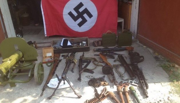 У росіянина в Скадовську знайшли кулемети й нацистські прапори