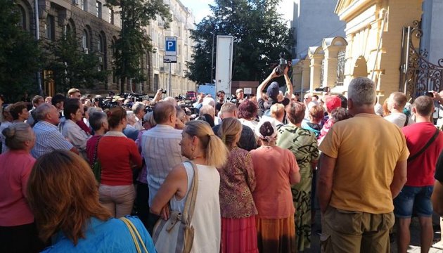 Sawtschenko führt Demostration vor Präsidialamt an