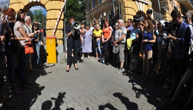 Савченко привела мітинг під Адміністрацію Президента