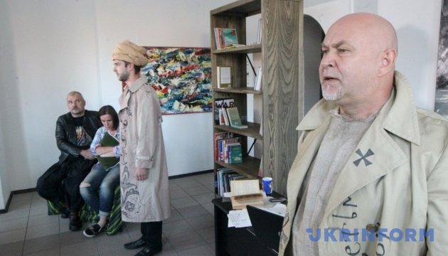 В Укрінформі показали виставу про співіснування українців і кримських татар