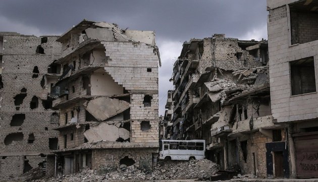 Авіація знову атакує Алеппо: десятки загиблих, місто без води