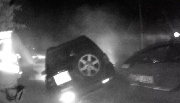 Стрілянина в Чернівцях: втікач розбив два поліцейські автівки
