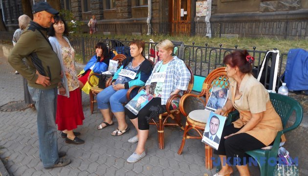 Матері полонених припинили голодування - Геращенко