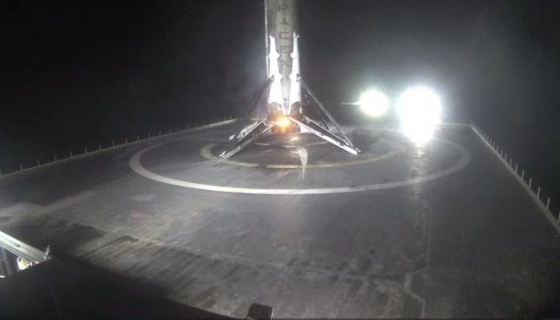 Перший ступінь ракети Falcon 9 успішно приземлився 