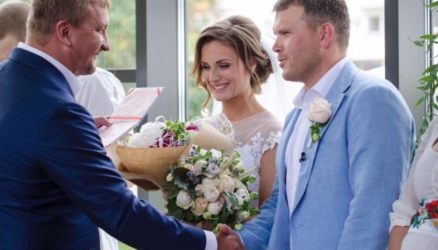 Шлюб за добу: у Києві першими одружилися три пари