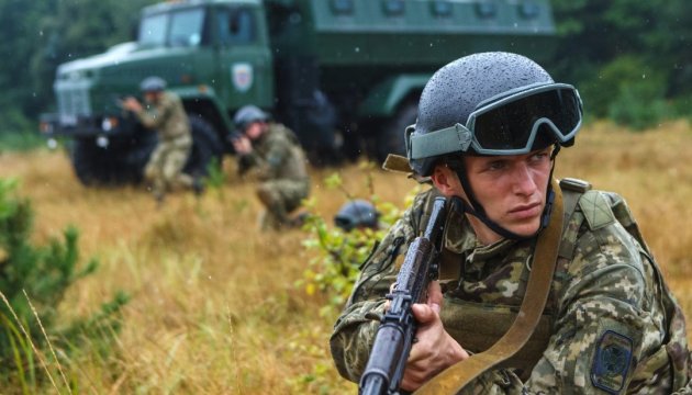 In Ostukraine ein Soldat getötet, drei verletzt