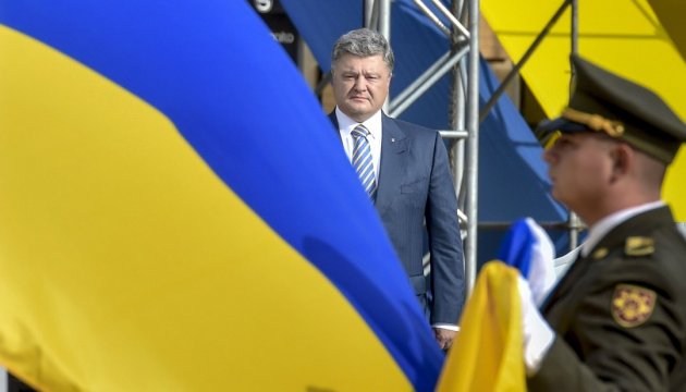 President attends national flag raising ceremony in Kyiv