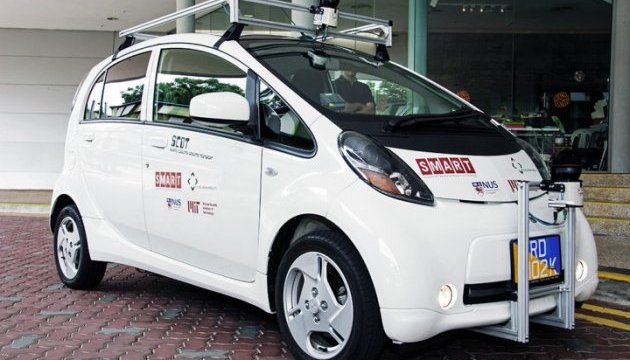 Сінгапур перший у світі запустив таксі без водія